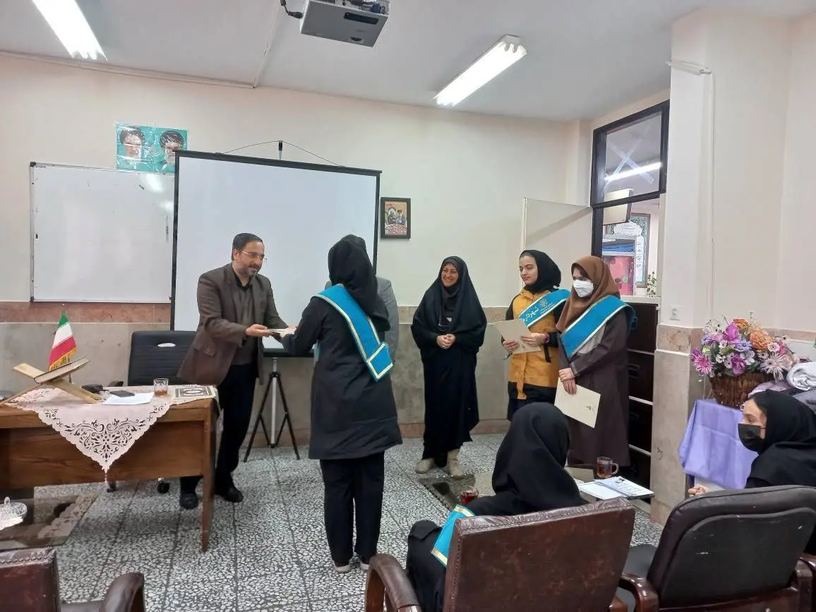 تنفیذ و تمدید احکام شهرداران و معاونین مدارس در منطقه۱۳ 

