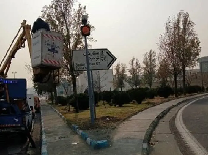 بهبود ترافیک بزرگراه یادگار امام با ۱۹ چراغ چشمک‌زن سولار

