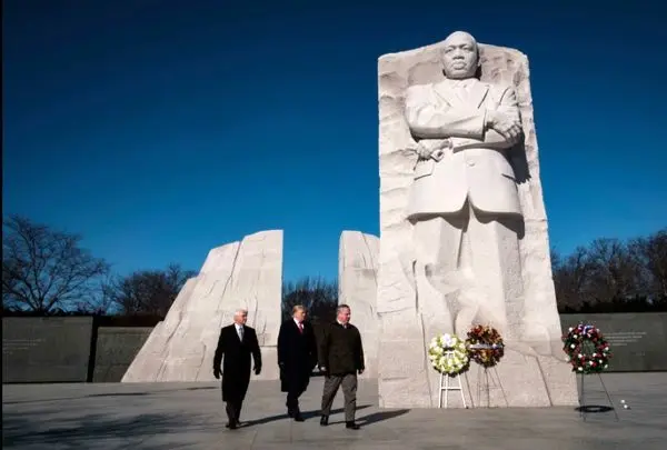 بازدید ترامپ از بنای یادبود مارتین لوتر کینگ + عکس