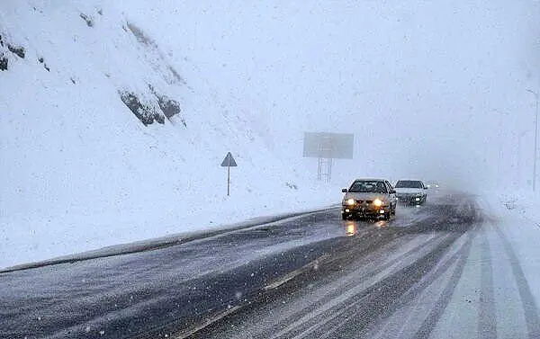 برف، باران و مه در جادههای ۱۸ استان