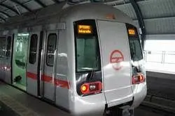 ضربوشتم راهبر مترو توسط یک مسافر + عکس