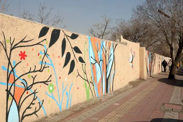 شور و نشاط در خیابانهای منطقه 19 با نقاشی دیواری گل و پرنده