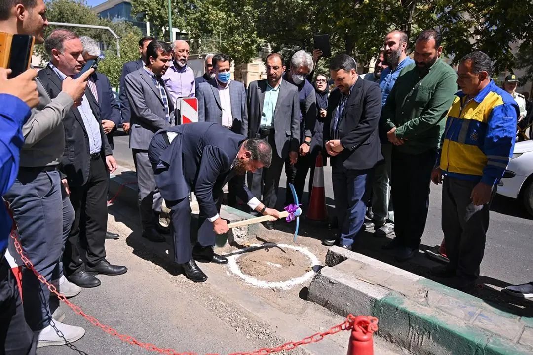 اتمام عملیات عمرانی رفیوژ میانی خیابان باهنر در یک فصل کاری