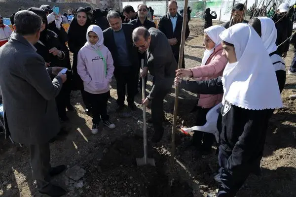 اجرای پویش ملی ایران سبز با کاشت 32 هزار اصله نهال در منطقه2 
