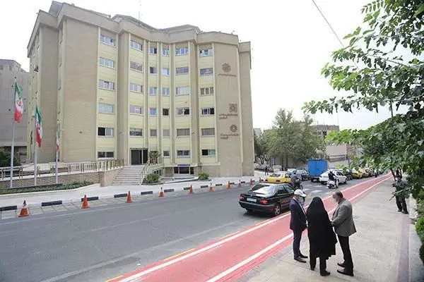 بازدید دکتر نژادبهرام از پروژه بهسازی پیاده روها و احداث مسیر دوچرخه خیابان کریمخان