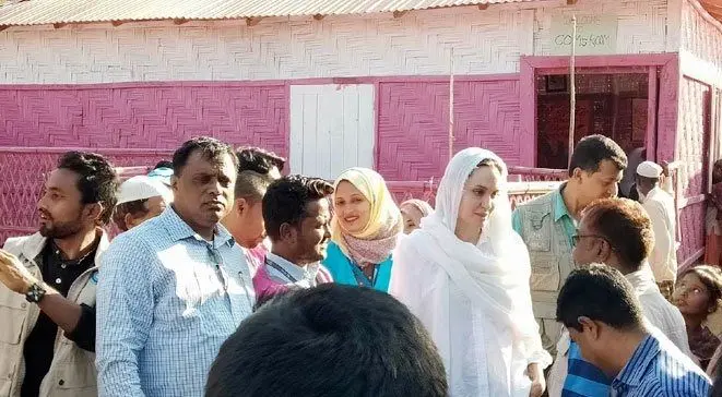 آنجلینا جولی در دیدار با مسلمانان بنگلادش+ عکس