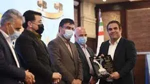 اعطای تندیس حامیان حقوق مصرف‌کنندگان به مدیرعامل هلدینگ بیژن