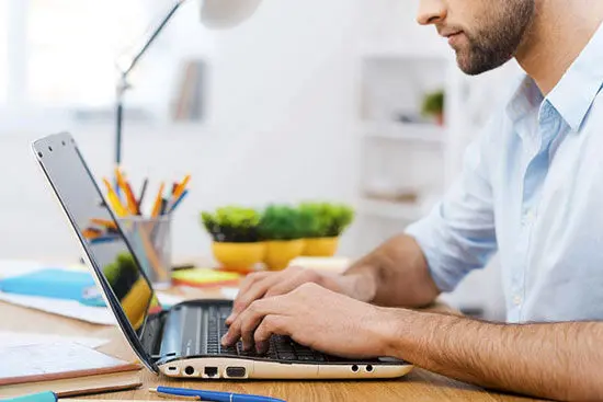 روش خنده دار تنبیه کارمندان یک شرکت+عکس