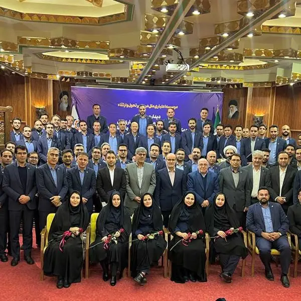 اعطای لوح و تقدیر نامه سومین رویداد فناورانه «صدرا» به موسسه اعتباری ملل