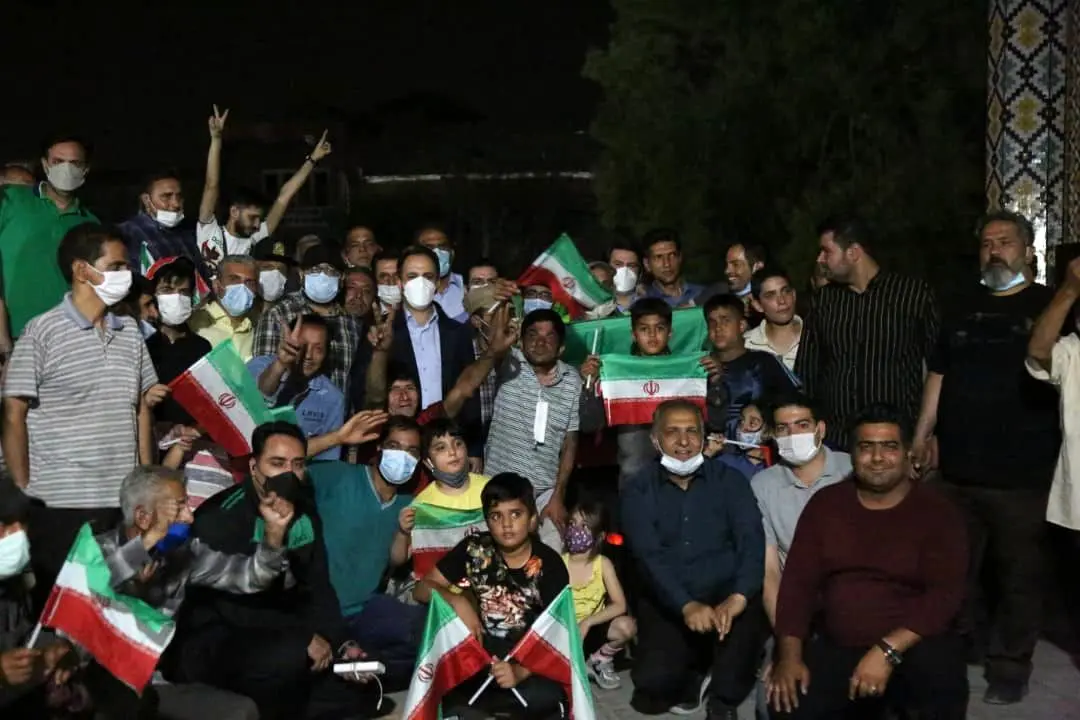 تماشای بازی‌های مقدماتی فوتبال جام جهانی در فضایی امن و خانوادگی

