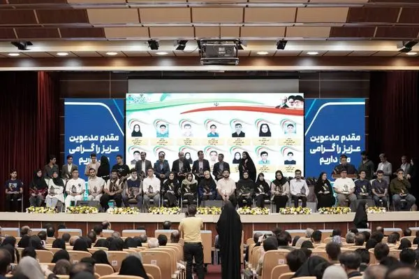 تجلیل از نفرات برتر کنکور ۱۴۰۴ در بوشهر با حمایت گروه صنایع پتروشیمی خلیج‌فارس