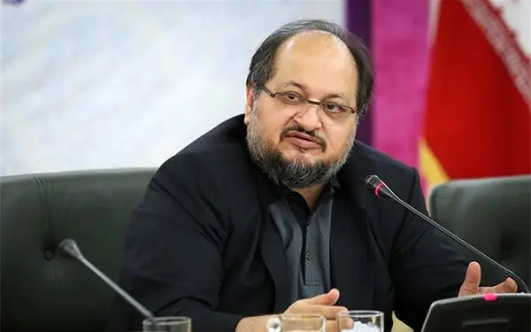 وجود خودروی ناقص در پارکینگ خودروسازها احتکار نیست