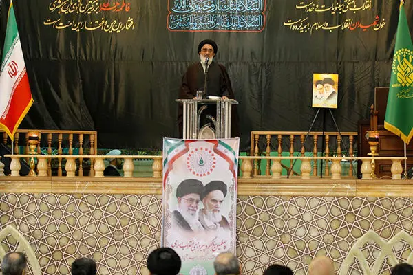 مسئولان و دانشگاهیان مراقب دشمنان باشند