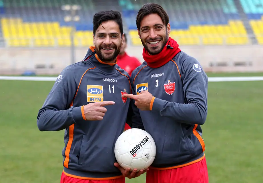 تبریک اعضای تیم فوتبال پرسپولیس به خلیل‌زاده