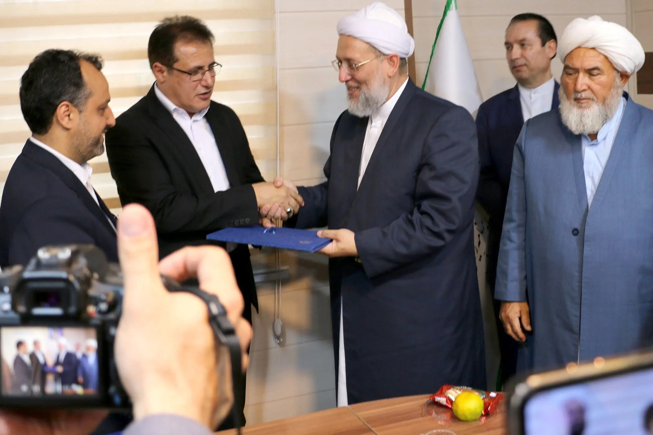 اهدای بیمه‌نامه تکافل به علمای اهل سنت گنبدکاووس


