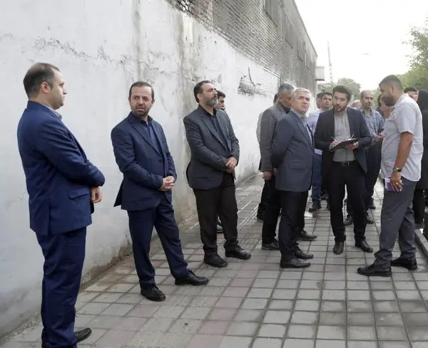  آزادسازی مسیر تردد شهروندان در تقاطع خیابان ۱۷ شهریور پس از ۸ سال