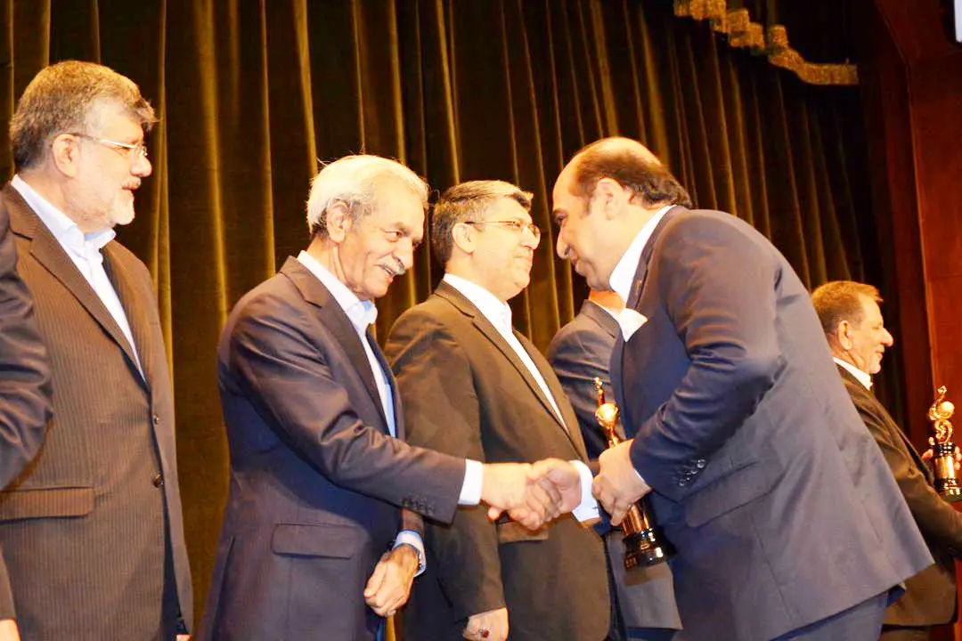 شرکت نوین بافان پرنگ منطقه آزاد انزلی صادر کننده نمونه پوشاک کشور شد