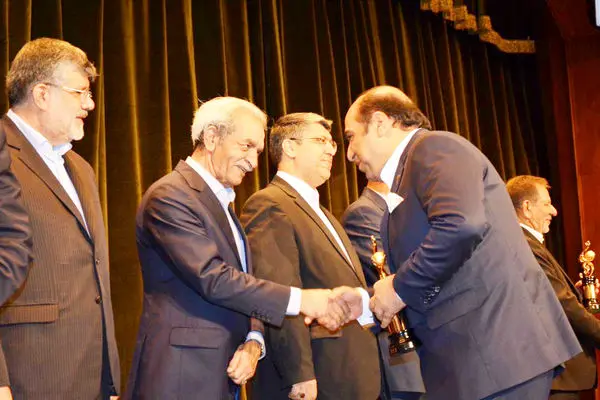 شرکت نوین بافان پرنگ منطقه آزاد انزلی صادر کننده نمونه پوشاک کشور شد