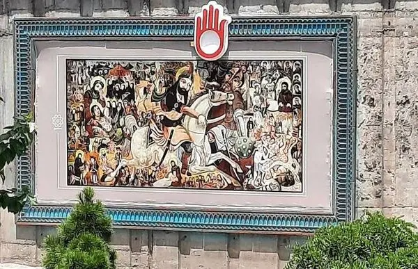 قاب‌های محرم در بزرگراه هاشمی رفسنجانی حماسه کربلا را روایت می‌کنند/ روایت بی کلام عاشورا در قاب های محرم