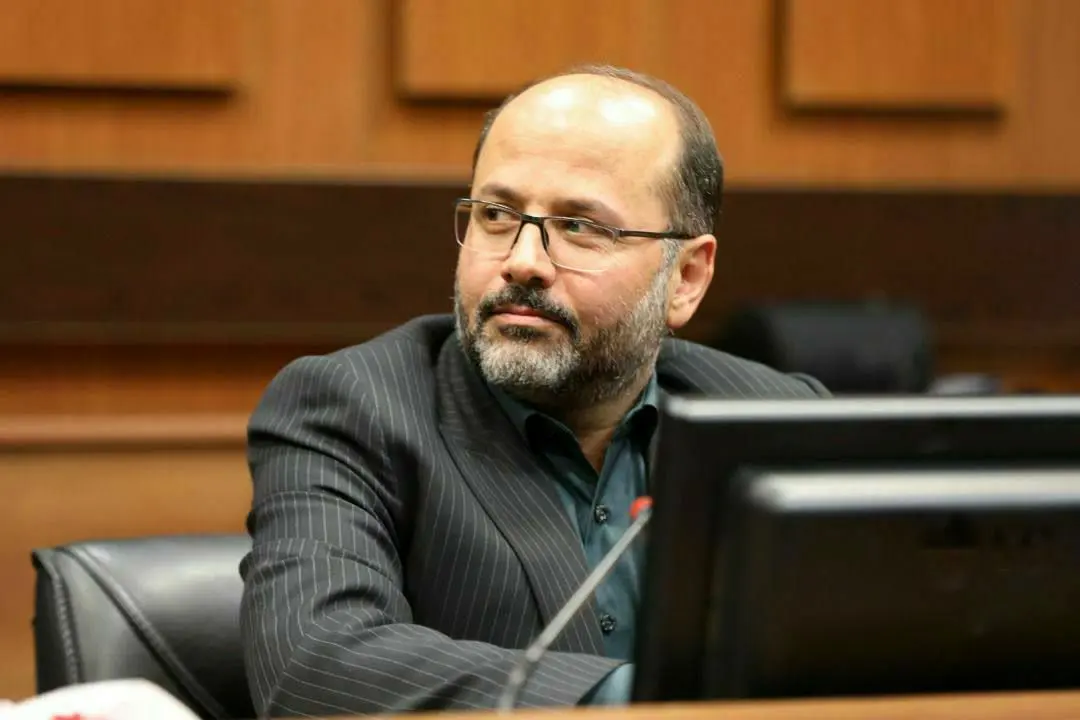 پخش و توزیع ۶۲ تن آسفالت در سطح منطقه دو اراک، طی روز گذشته