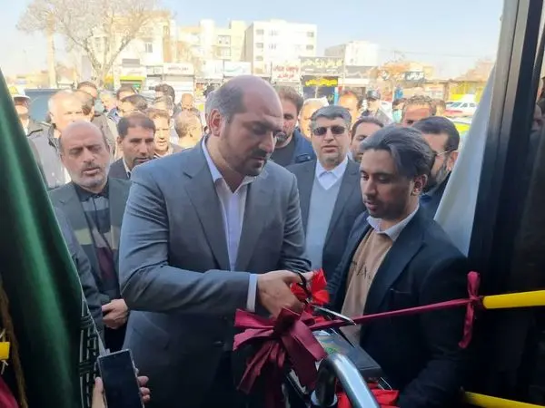 آیین بهره برداری بخش دوم از مجموع ۹۹ دستگاه اتوبوس های خریداری شده توسط شهرداری اراک، با اعتباری بالغ بر ۱ هزار و ۸۳۰ میلیارد ریال