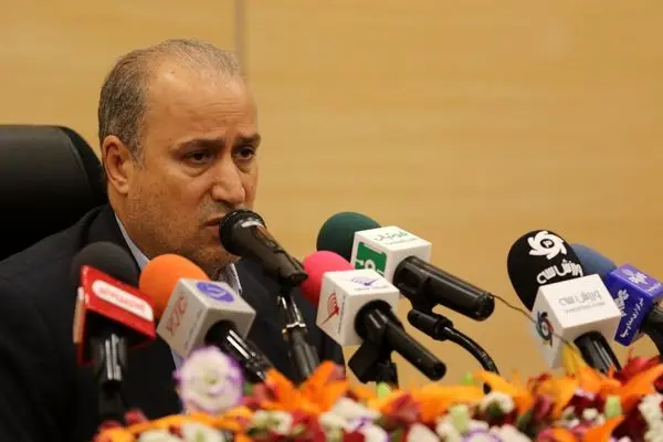 تاج: برای حضور تماشاگران در نیم فصل دوم تلاش میکنیم
