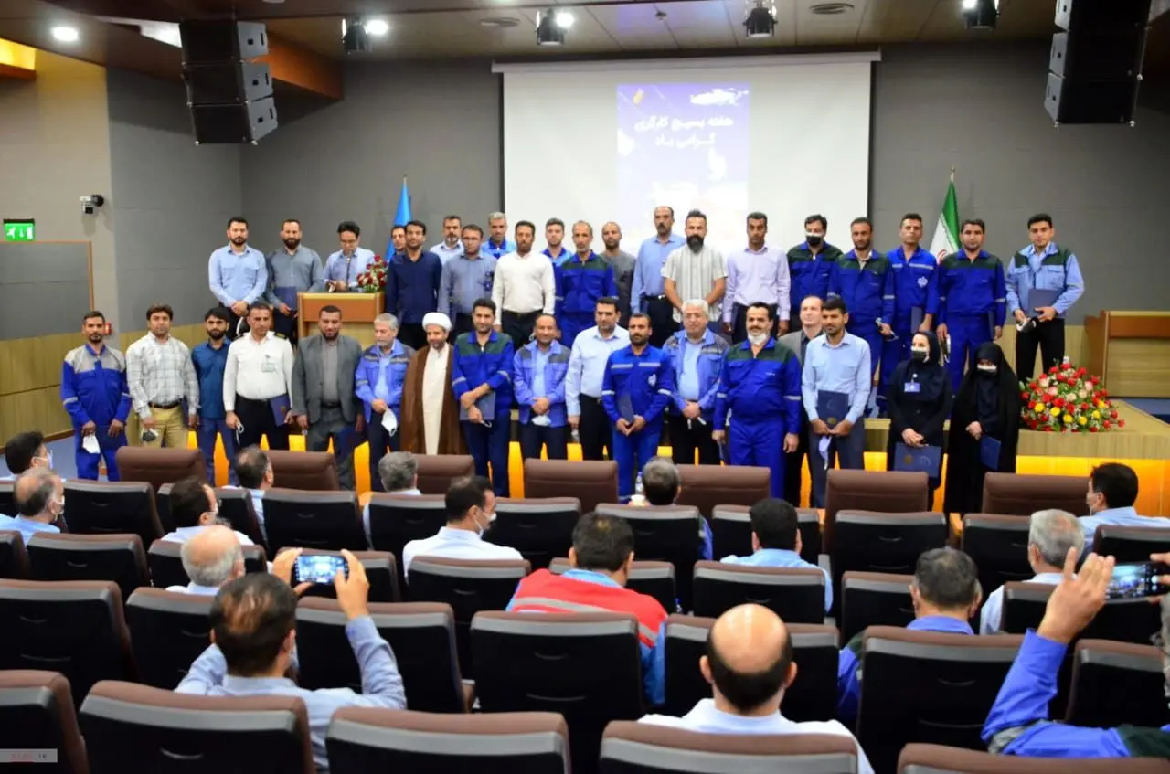 تقدیر از 32 کارگر نمونه پتروشیمی شهید تندگویان