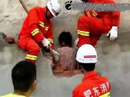 عاقبت بسیار جالب و خنده دار یک زن تنبل+عکس
