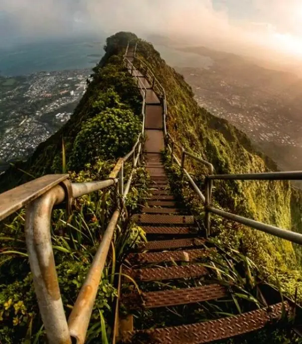 تصویری از 3922 پله معروف به پله های بهشت