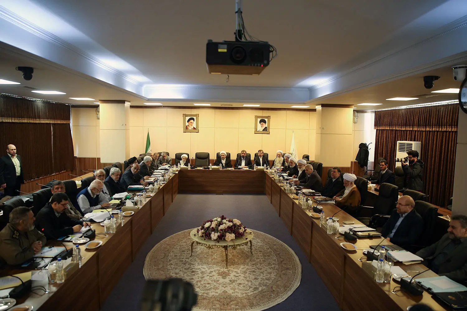 در تایید پالرمو باید به عزت مردم و کشور توجه داشت