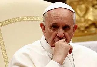 
هدیه عجیب و دور از ذهنی که به دست پاپ فرانسیس رسید! + عکس
