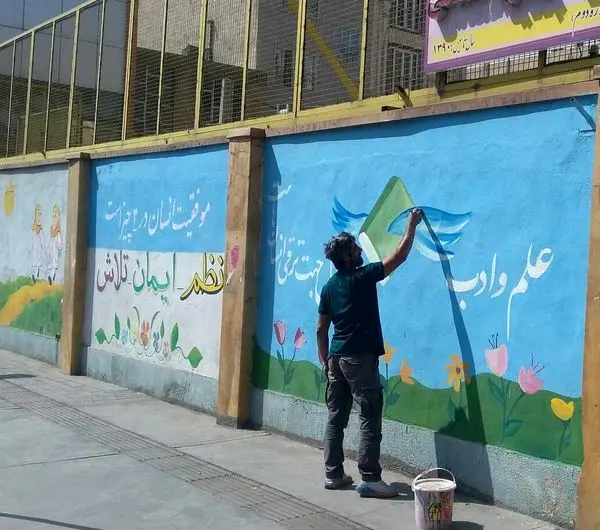 بیش از 2 هزار متر طول رنگ آمیزی المان های شهری در منطقه 13