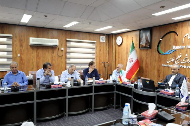 ترسیم راهبرد اداره تدارکات در دیدار مدیرعامل با کارکنان

