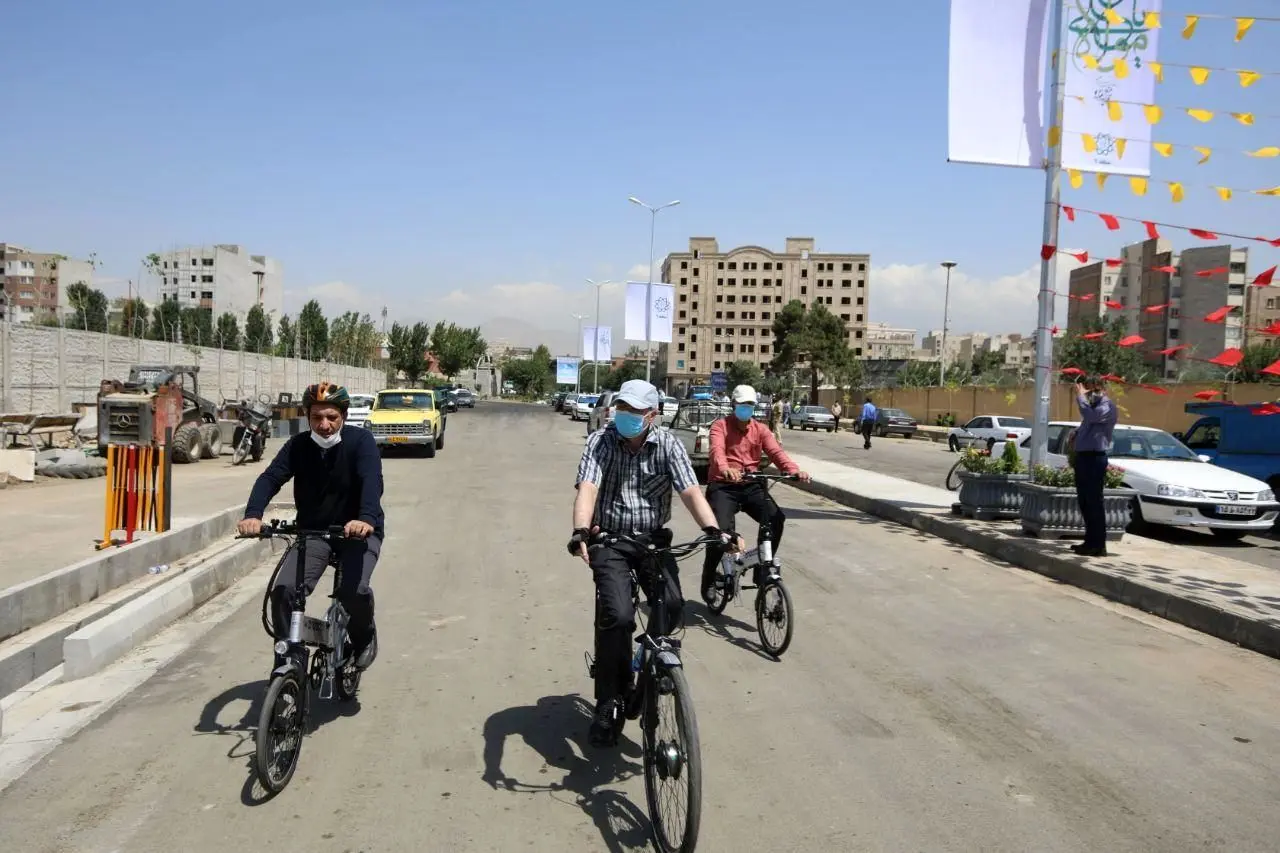 رکابزنی معاون فنی و عمرانی شهرداری تهران در پویش سه شنبه های بدون خودرو

