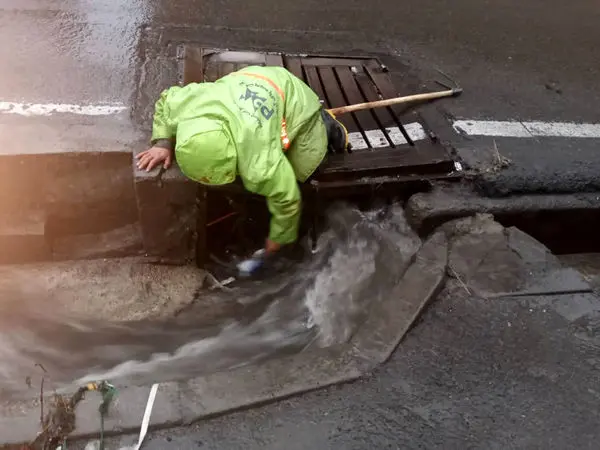 خدمات رسانی در معابر محلی و بزرگراهی شمال شرق تهران افزایش یافت

