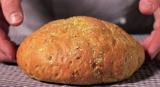 پخت نان 150 دلاری با خمیرمایه طلا+عکس