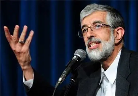 کتابخوانی حدادعادل روی تخت بیمارستان +عکس