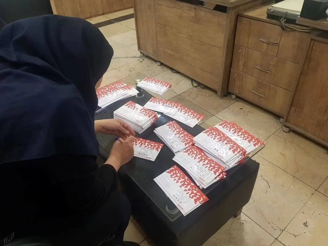 توزیع 300 کارت وفاق نان در بین اقشار کم برخوردار منطقه 19

