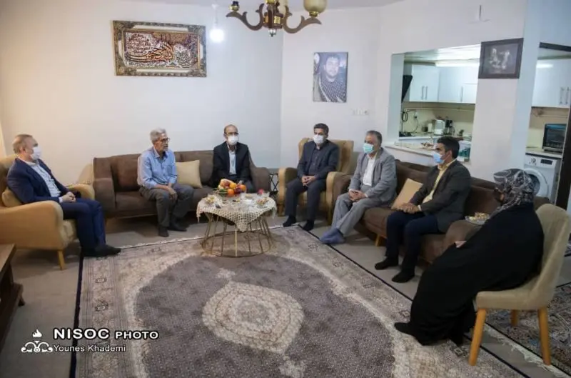 دیدار مدیرعامل شرکت ملی مناطق نفتخیز جنوب با خانواده شهید علی کمایی