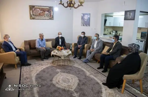 دیدار مدیرعامل شرکت ملی مناطق نفتخیز جنوب با خانواده شهید علی کمایی