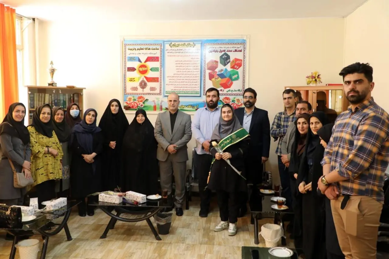 توسعه و شکوفایی کشور در گرو آموزش فرزندان عزیزش به روش درست است

