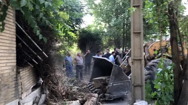 رفع تصرف زمین ۸۰۰ متر مربعی در منطقه۸