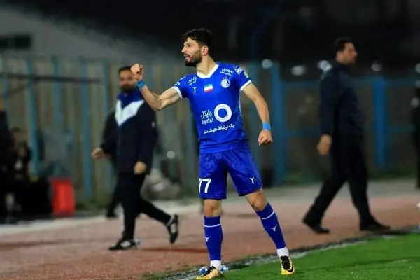 ماشا برگ برنده استقلال در دربی