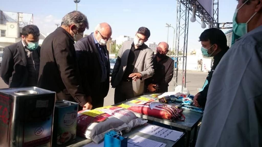ادامه فعالیت نمایشگاه عطر سیب در پارکینگ فروشگاه شهروند بهاران
