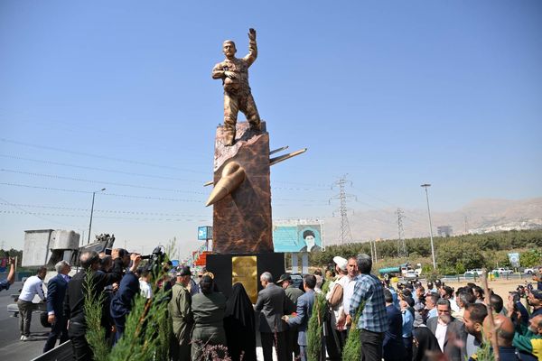 نصب تندیس  شهید بابایی در ورودی تهران، پاسداشت قهرمانان همیشه زنده


