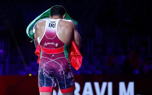 بی حاشیه، بی سروصدا و پر افتخار