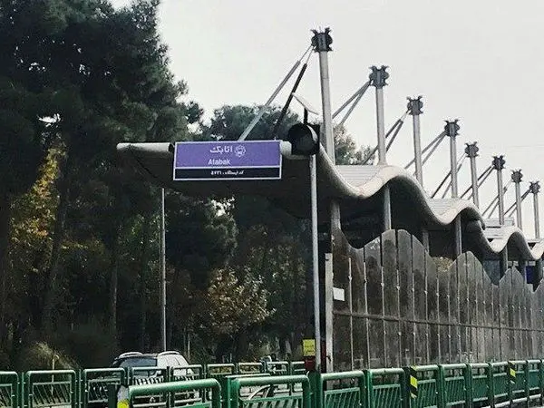 نوسازی تابلوهای ایستگاه در خطوط اتوبوس تندروی منطقه 15