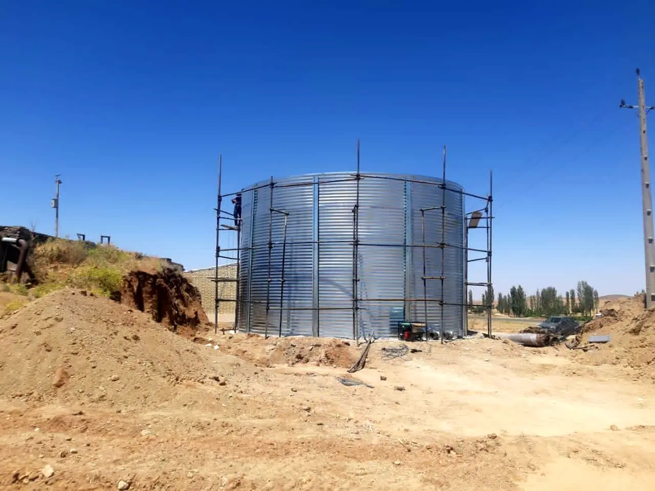 احداث مخزن 300 متر مکعبی  مجتمع آب رسانی فخر الدین عراقی شهرستان کمیجان 