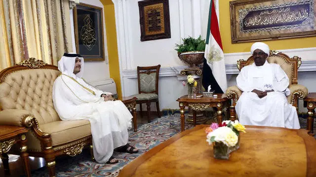 
عمر البشیر پیام امیر قطر را تحویل گرفت
