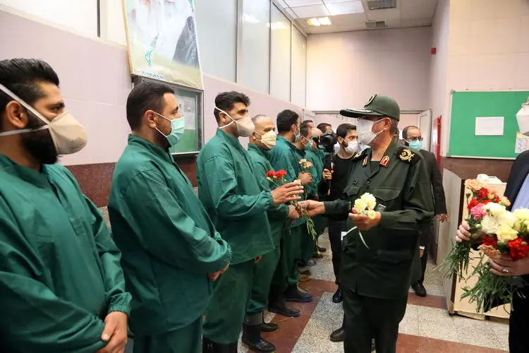  تقدیر فرمانده سپاه سیدالشهدا(ع)استان تهران از سازمان بهشت زهرا(س)
